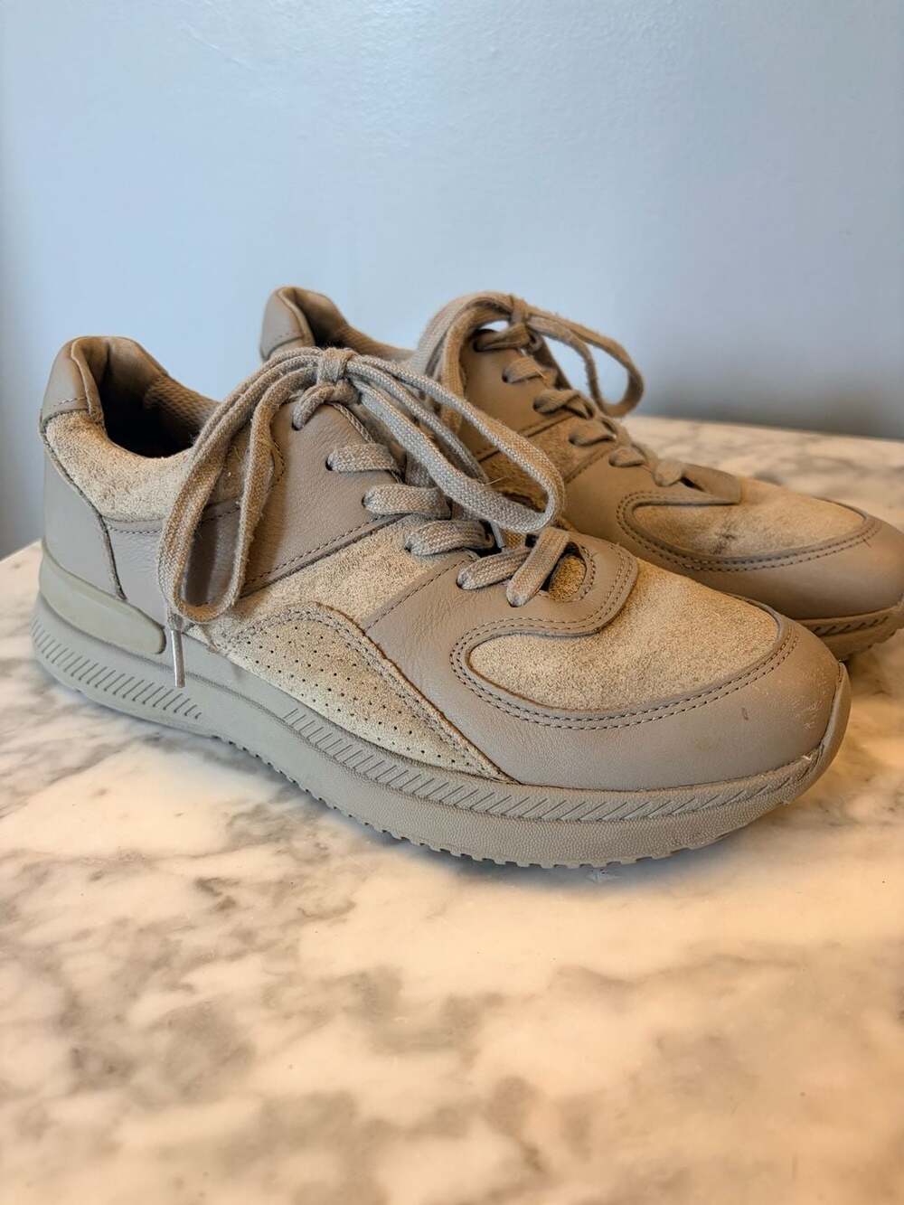 O by Everlane Leather and Suede Trainer Sneakers in Light Gray W9 M7